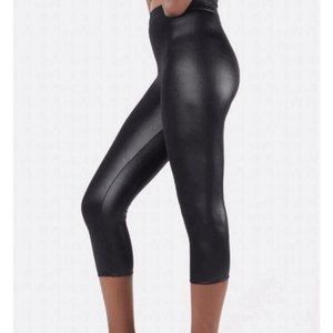 NWT Blackmilk WET HIGH WAISTED 3/4 Leggings